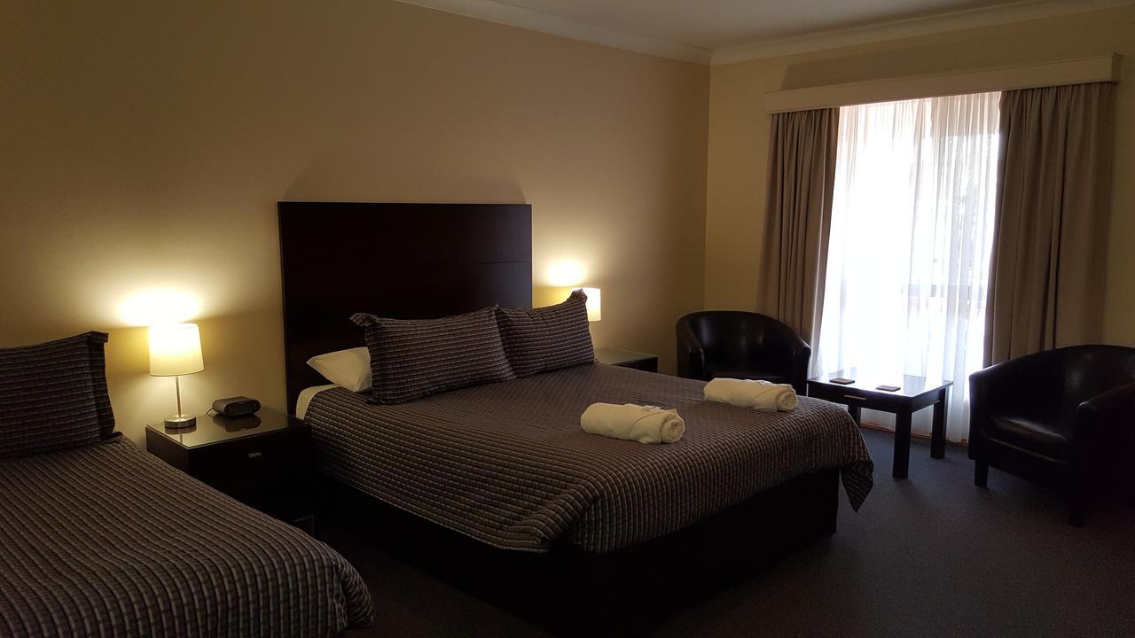 Gateway Motor Inn - Self Check-In ブロークンヒル エクステリア 写真