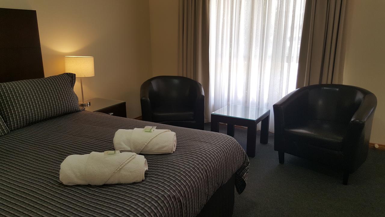 Gateway Motor Inn - Self Check-In ブロークンヒル エクステリア 写真