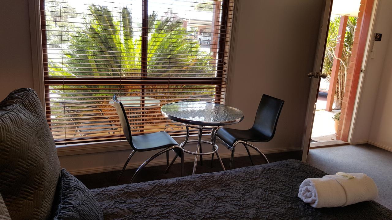 Gateway Motor Inn - Self Check-In ブロークンヒル エクステリア 写真